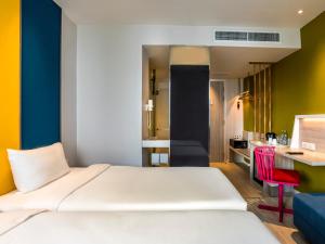 Postel nebo postele na pokoji v ubytování Ibis Styles Phuket City