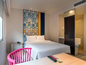 Postel nebo postele na pokoji v ubytování Ibis Styles Phuket City