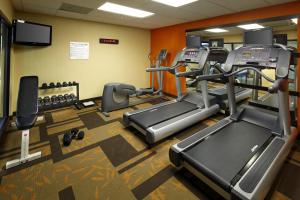 a gym with cardio equipment and a treadmill at Courtyard Newark Granville in Newark