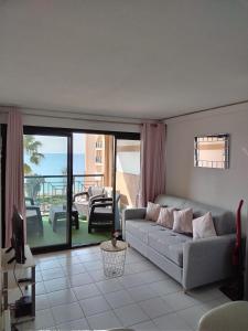 Photo de la galerie de l'établissement Appartement vue mer vue piscine, à Cannes