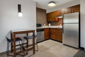 Kuchyň nebo kuchyňský kout v ubytování Residence Inn Austin South