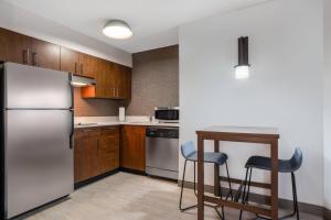 Kuchyň nebo kuchyňský kout v ubytování Residence Inn Austin South