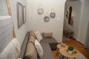 A seating area at Hara's Apartment