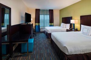 Postel nebo postele na pokoji v ubytování Fairfield Inn and Suites by Marriott Austin Northwest/Research Blvd