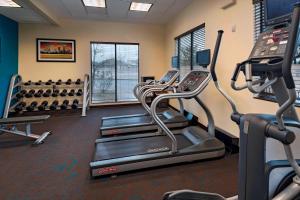 Fitness centrum a/nebo fitness zařízení v ubytování Fairfield Inn and Suites by Marriott Austin Northwest/Research Blvd