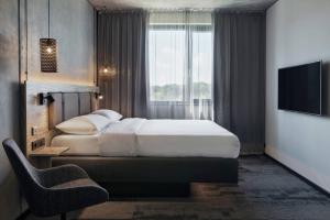 A bed or beds in a room at Moxy Frankfurt Airport Kelsterbach