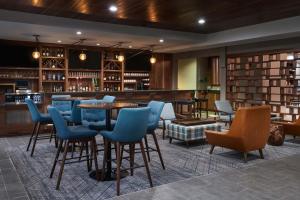 Posezení v ubytování Four Points by Sheraton Chicago Schaumburg