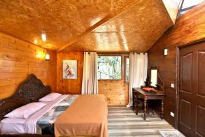 Postel nebo postele na pokoji v ubytování De Rock Jungle Living Resort