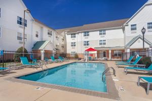 a swimming pool in front of a building at TownePlace Suites Huntsville in Huntsville