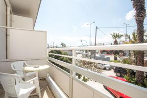 Balkón nebo terasa v ubytování Faliro Hotel