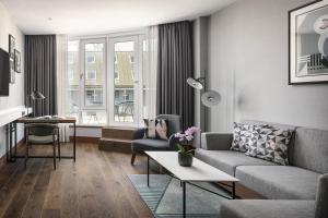 Posezení v ubytování Prague Marriott Hotel