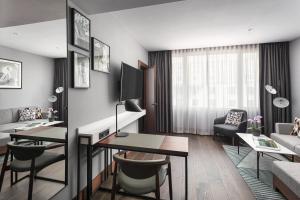 Posezení v ubytování Prague Marriott Hotel