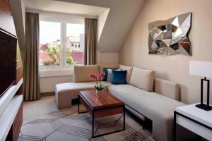 Posezení v ubytování Prague Marriott Hotel