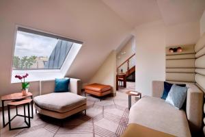 Posezení v ubytování Prague Marriott Hotel