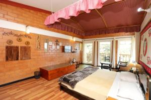 Postel nebo postele na pokoji v ubytování De Rock Jungle Living Resort