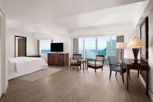 TV a/nebo společenská místnost v ubytování The Westin Resort Guam