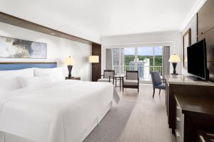 TV a/nebo společenská místnost v ubytování The Westin Resort Guam