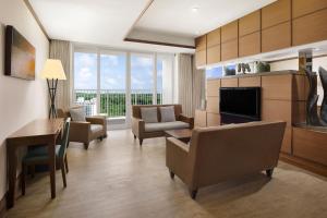 TV a/nebo společenská místnost v ubytování The Westin Resort Guam