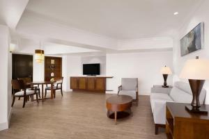 TV a/nebo společenská místnost v ubytování The Westin Resort Guam