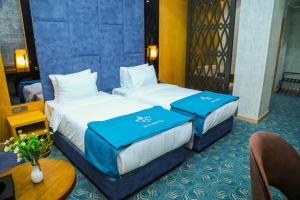 Postel nebo postele na pokoji v ubytování Iris Hotel Baku - Halal Hotel