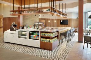 Kuchyň nebo kuchyňský kout v ubytování Sheraton Imperial Hotel Raleigh-Durham Airport at Research Triangle Park