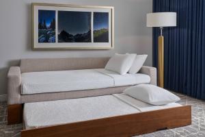 Postel nebo postele na pokoji v ubytování SpringHill Suites by Marriott Denver Downtown