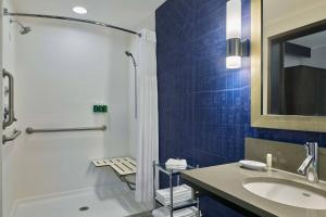 Koupelna v ubytování SpringHill Suites by Marriott Denver Downtown