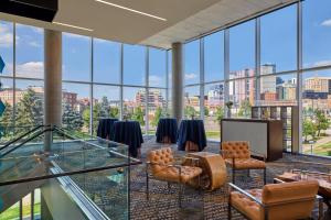 Posezení v ubytování SpringHill Suites by Marriott Denver Downtown