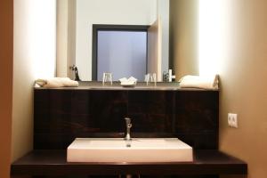 a bathroom with a sink and a mirror at Sporthotel Racket Inn in Hamburg
