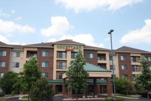 a hotel building with a sign on top of it at Courtyard Chicago Bloomingdale in Bloomingdale