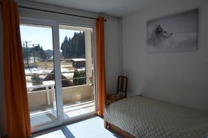 Posteľ alebo postele v izbe v ubytovaní Le Repaire du Loup blanc