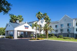 uma representação da frente de um hotel em Fairfield Inn & Suites by Marriott Fort Myers Cape Coral em Fort Myers