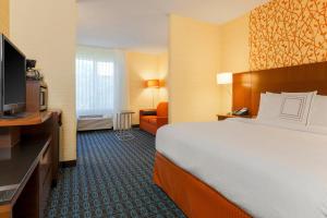 a hotel room with a bed and a television at Fairfield Inn & Suites by Marriott Yuma in Yuma