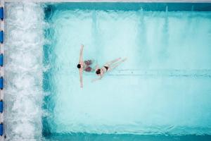 Bazén v ubytování Jura Sport & Spa Resort nebo v jeho okolí
