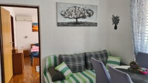 Fotografie z fotogalerie ubytování Apartment with a balcony and sea view - santek v destinaci Vir