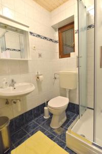 Vonios kambarys apgyvendinimo įstaigoje Apartments-Rooms Kocijancic
