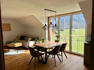 a living room with a table and chairs and a couch at S‘Lieblingsplatzl in Bad Aussee