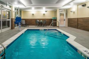 a swimming pool in a hotel room with a pool at Fairfield by Marriott Inn & Suites Kansas City North, Gladstone in Kansas City