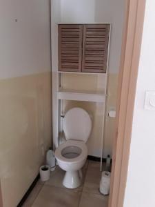 Ένα μπάνιο στο Chez Jo, Bages 66, Appartement 2 chambres avec terrasse +14 φωτογραφίες