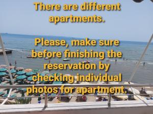 une photo d'une plage avec les mots « il y a différents appartements » dans l'établissement Bral Apartments 4, à Durrës