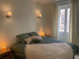 Кровать или кровати в номере Appartement Carré d’Or Nice