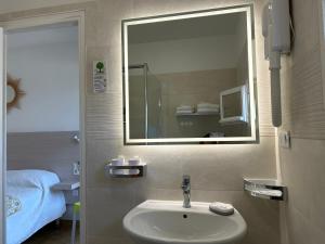 Hôtel Punta e Mare des Chambres ou des Appartements T2的一间浴室