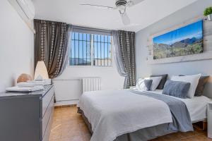 Posteľ alebo postele v izbe v ubytovaní Monda Heights close to Marbella + 37 fotografií