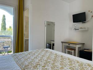 Hôtel Punta e Mare des Chambres ou des Appartements T2客房内的一张或多张床位