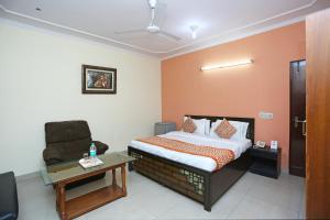 Ένα ή περισσότερα κρεβάτια σε δωμάτιο στο Hotel O Kalkaji Residency Bnb Near Lotus Temple