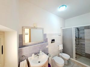 A bathroom at Superior Apartment le Case del Sole Licata Még 32 kép