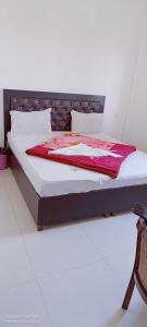 Cama ou camas em um quarto em OYO Hotel Paradise Inn