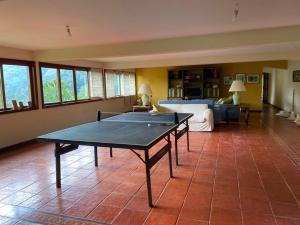 a living room with a ping pong table in it at Linda casa em Itaipava in Petrópolis