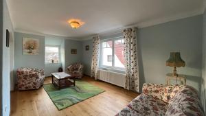 a living room with a couch and chairs and a window at Ferienwohnung Magdalena in Königs Wusterhausen