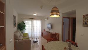 Część wypoczynkowa w obiekcie Bonito apartamento en Marina D'or [1ra línea de playa]